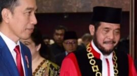 Presiden Jokowi dan Ketua Mahkamah Konstitusi Anwar Usman. (Instagram.com/@dr.anwarusman)
