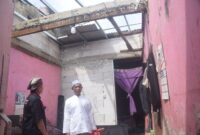 Sahabat Ganjar beri bantuan untuk warga Kampung Sidamukti, Sukamaju, Cilodong, Depok. (Dok. Sahabat Ganjar)