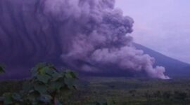 Gunung Semeru Erupsi, Warga di Kawasan Zona Merah Mengungsi ke Lokasi yang Aman