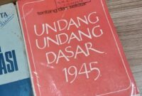 Buku tentang UUD 1945. (Instagram.com/@makroensanjaya)