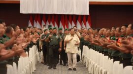 Kunker ke Surabaya, Prabowo Serahkan 100 Kendaraan Operasional pada Babinsa Kodam V/Brawijaya