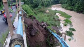 Ambrolnya Talud Jembatan Membahayakan, Sejumlah Titik Dipasang Rambu Peringatan