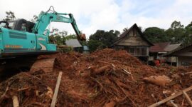 Korban Tanah Longsor di Kabupaten Natuna Riau Terima Bantuan dari PT Jaminan Kredit Indonesia