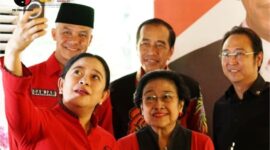 Megawati mengumumkan Ganjar Pranowo sebagai Capres 2024 dari PDIP, Hadi Presiden Jokowi, Ketua DPP PDIP Prananda Prabowo, dan Ketua DPP PDIP Puan Maharani.
(Foto Instagram.com @pdiperjuangan)