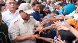 Ketua Umum Partai Gerindra Prabowo Subianto saat bersama Masyarakat. (Facbook.com/@Prabowo Subianto)
