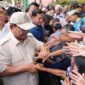 Ketua Umum Partai Gerindra Prabowo Subianto saat bersama Masyarakat. (Facbook.com/@Prabowo Subianto)
