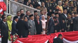 Menteri Pertahanan Prabowo Subianto menghadiri acara HUT ke-77 Polri mendampingi Presiden Joko Widodo. (Dok. Tim Media Prabowo Subianto)