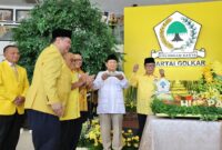 Ketua Umum Partai Gerindra Prabowo Subianto bersama Ketua Umum Golkar Airlangga Hartarto dalam acara tasyakuran HUT ke-59 Golkar. (Dok. Tim Media Prabowo Subianto)