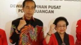 Presiden Joko Widodo bersama Ketua Umum PDI Perjuangan dan menjadikan Megawati Soekarnoputri. (Instagram.com/@presidenmegawati)
