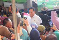 Ketua Umum Partai Gerindra Prabowo Subianto saat bersama Masyarakat. (Facbook.com/@Prabowo Subianto)
