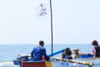 Menteri Pertahanan Prabowo Subianto menjajal kapal Bersama dengan mantan menteri KKP Susi Pudjiastuti dan juga para nelayan. (Dok. Tim Media Prabowo Subianto)