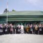 Menteri Pertahanan Prabowo Subianto menyerahkan bantuan 153 unit sepeda motor trail. (Dok. Tim Media prabowo Subianto)