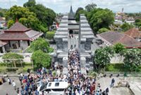 Calon Presiden Nomor Urut 2, Prabowo Subianto melakukan Ziarah ke Makam Bapak Proklamator Ir. Soekarno yang terletak di Blitar, Jawa Timur. (Dok. Tim Media Prabowo-Gibran)