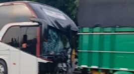 Kecelakaan Lalu Lintas yang Tewaskan 12 Orang Penumpang Grand Max di  Jakarta - Cikampek. (Tiktok.com/@dayurosi90)