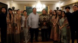 Menteri Pertahanan yang juga presiden terpilih 2024-2029 Prabowo Subianto berkeliling mengunjungi sahabat dan kerabat. (Dok. Tim Media Prabowo)