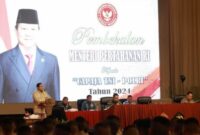 Menteri Pertahanan Prabowo Subianto memberikan pembekalan kepada calon perwira remaja (capaja) TNI-Polri yang digelar di Balai Sudirman, Jakarta Selatan, Jumat (12/7/2024). (Instagram.com/@prabowo)