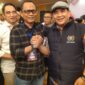 Pemimpin Redaksi Jatimraya.com Andy Setiawan dan Ketua Umum PWI Zulmansyah Sekedang. (Dok. Surabayaonline.co)