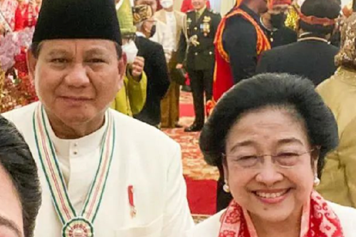 Ketua Umum PDI Perjuangan Megawati Soekarnoputri bersama Presiden Ri dan juga Ketua Umum Partai Gerindra, Prabowo Subianto. (Instagram.com/@presidenmegawati)