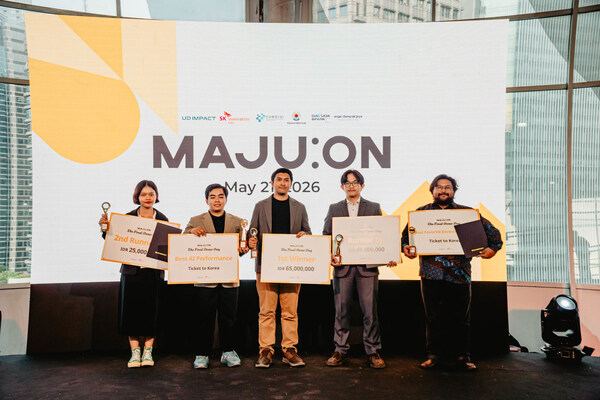 Tim pemenang utama GISACT melakukan sesi foto bersama pada acara “MAJU:ON Final Demo Day” yang diselenggarakan pada tanggal 21 Mei di Garuda Spark Innovation Hub, Indonesia.