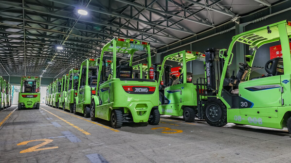XCMG Perluas Penerapan Solusi Logistik Cerdas, Wujudkan Bandara Global yang Lebih Efisien dan Rendah Emisi XCMG Perluas Penerapan Solusi Logistik Cerdas, Wujudkan Bandara Global yang Lebih Efisien dan Rendah Emisi