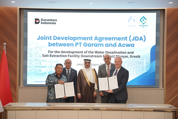 Acwa menandatangani perjanjian pengembangan bersama dengan PT GARAM untuk proyek integrasi desalinasi air laut dan garam industri dengan skala utilitas yang pertama di Indonesia Acwa menandatangani perjanjian pengembangan bersama dengan PT GARAM untuk proyek integrasi desalinasi air laut dan garam industri dengan skala utilitas yang pertama di Indonesia