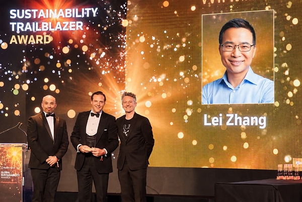 Pendiri dan CEO Envision Lei Zhang Raih Penghargaan “Sustainability Trailblazer” di Ajang Reuters Global Sustainability Awards 2026 Pendiri dan CEO Envision Lei Zhang Raih Penghargaan “Sustainability Trailblazer” di Ajang Reuters Global Sustainability Awards 2026